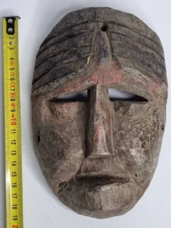 Masque rituel ancien en bois sculpté, Himalaya, XXe siècle – 19 cm
