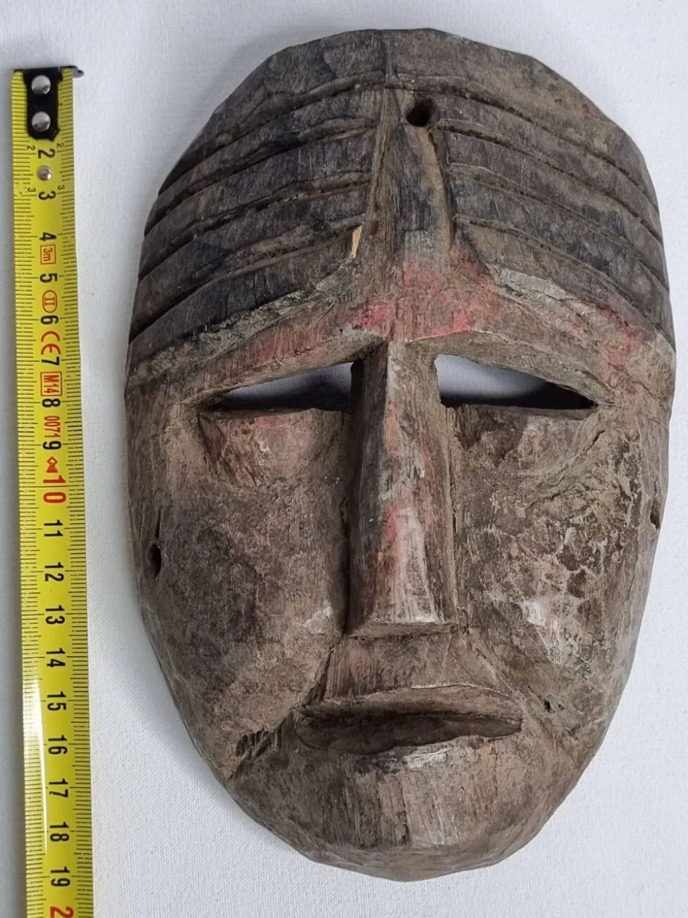 Masque rituel ancien en bois sculpté, Himalaya, XXe siècle – 19 cm