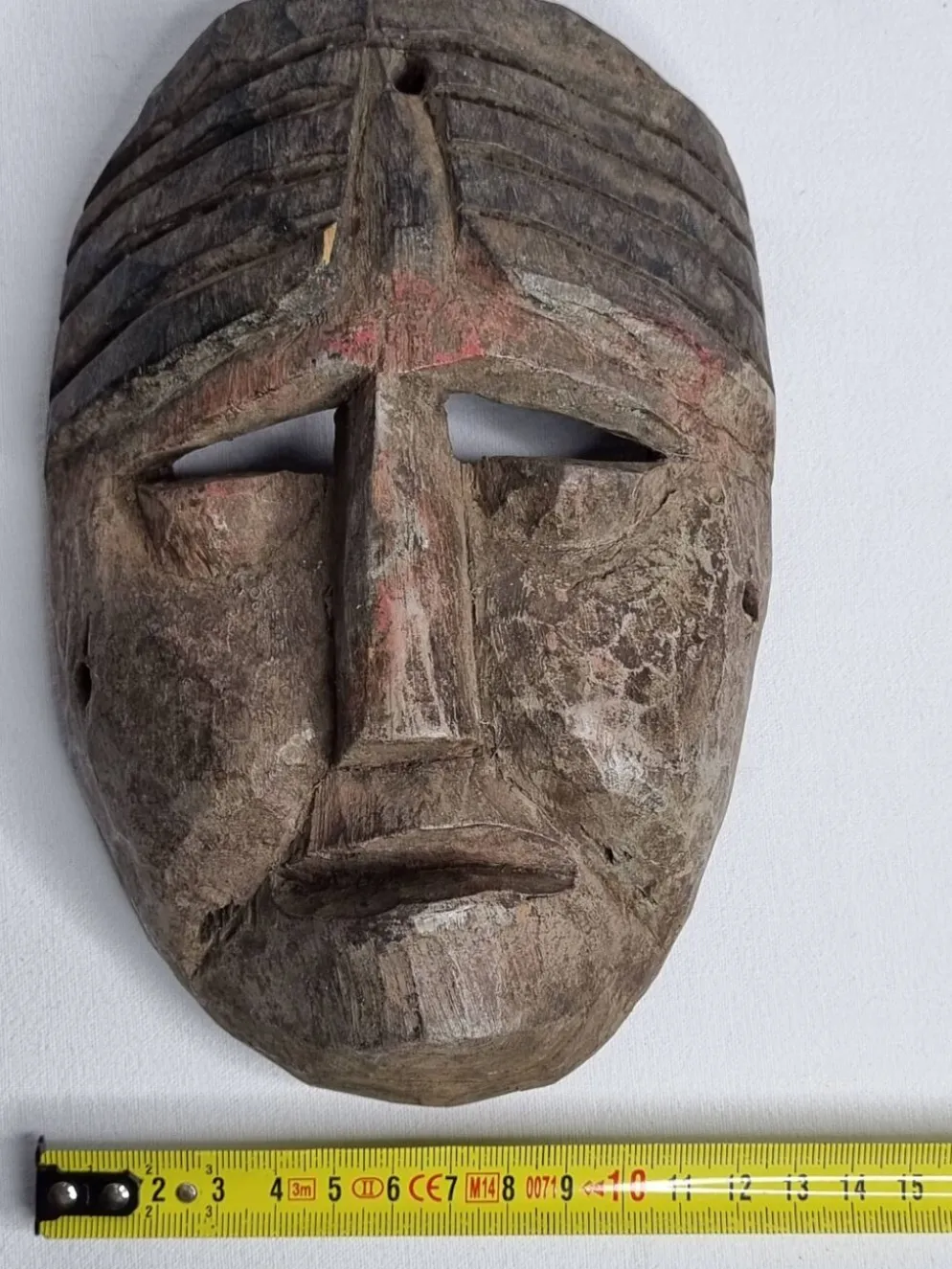 Masque rituel ancien en bois sculpté, Himalaya, XXe siècle – 19 cm