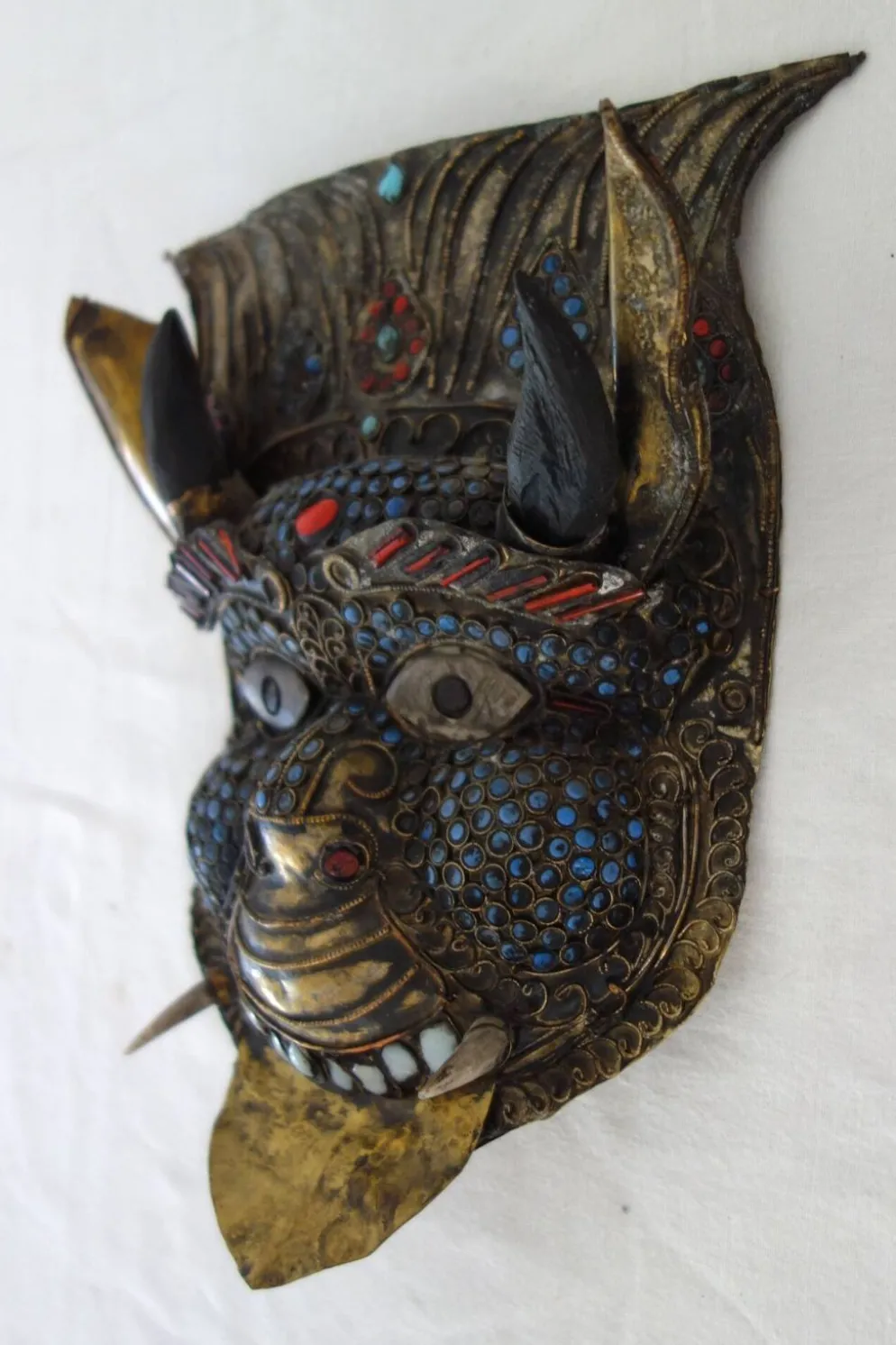 Masque rituel vintage en laiton repoussé Népal/Tibet