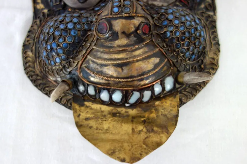 Masque rituel vintage en laiton repoussé Népal/Tibet