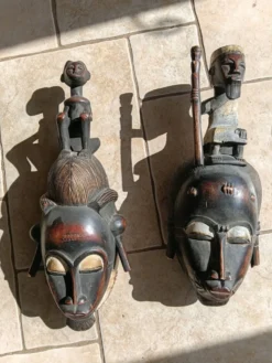 Masques en bois sculptés Mblo Baule d'Afrique de l'Ouest (1970-1980)