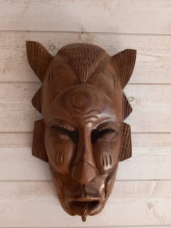 Masque tribal/ africain en bois