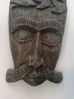 Masque tribal africain en bois sculpté – art ethnique décoratif