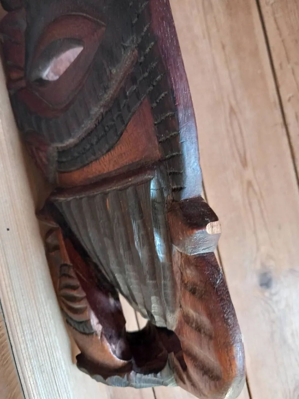 Masque tribal en bois