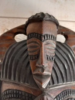 Masque tribal en bois