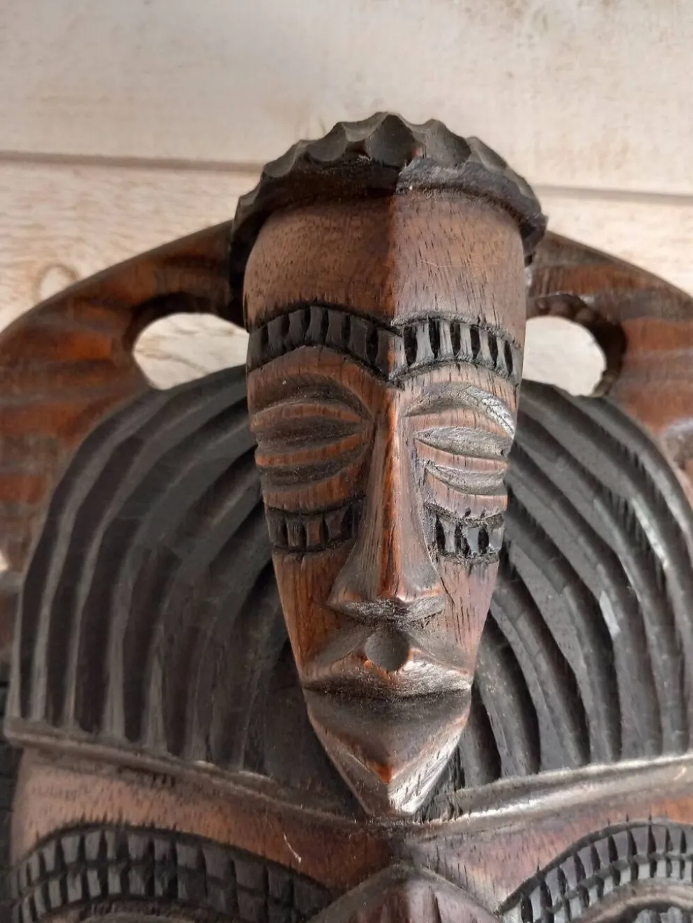 Masque tribal en bois