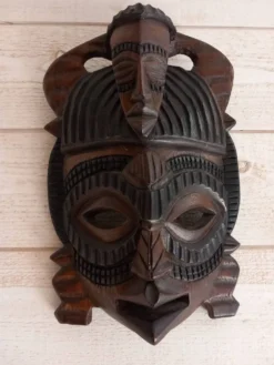 Masque tribal en bois