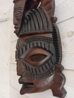 Masque tribal en bois