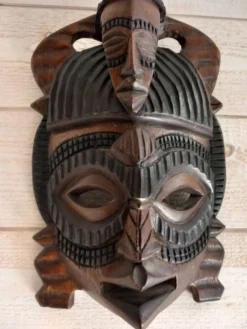 Masque tribal en bois