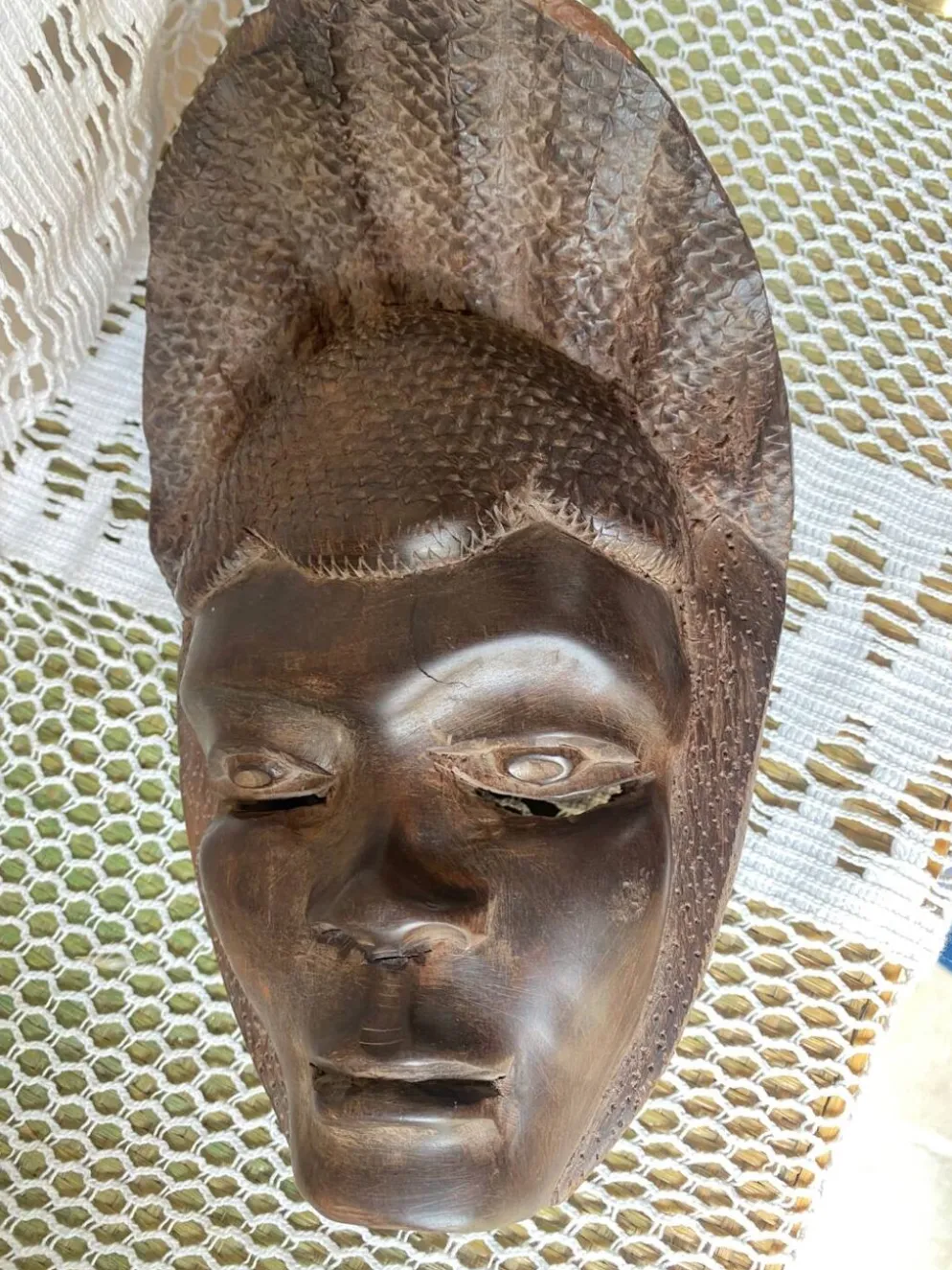 Masque tribal en bois
