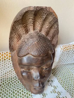 Masque tribal en bois