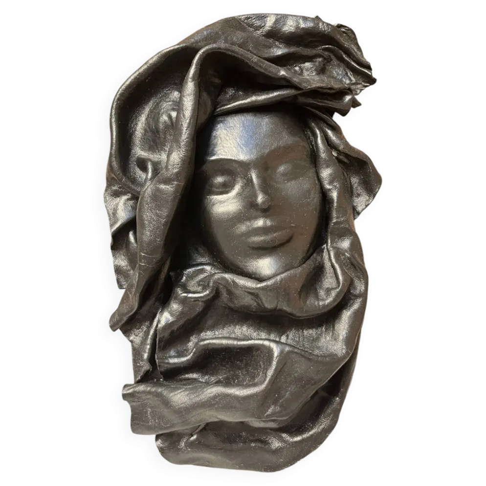 Masque vintage visage de femme en cuir