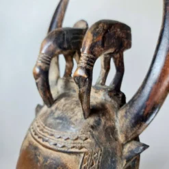 Masque Yohoure Lomane du groupe
