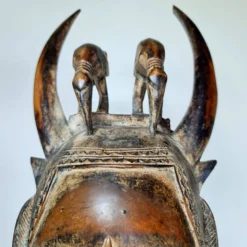 Masque Yohoure Lomane du groupe