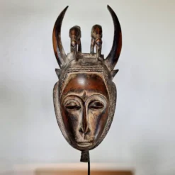 Masque Yohoure Lomane du groupe