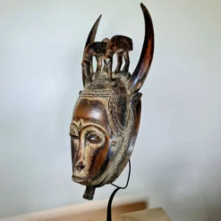 Masque Yohoure Lomane du groupe