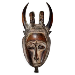 Masque Yohoure Lomane du groupe