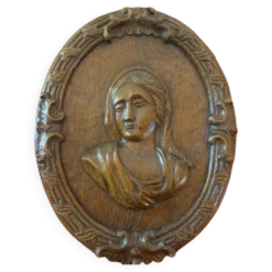 Médaillon, bas relief en chêne sculpté représentant une femme, XVIII-XIXème siècle