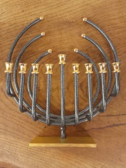 Menorah Hanoukia plaquée or et argent, made in Israël par Karshi, 1970