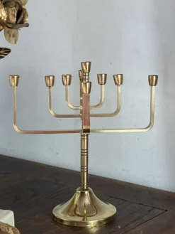 Menorah à neuf branches modulables en laiton