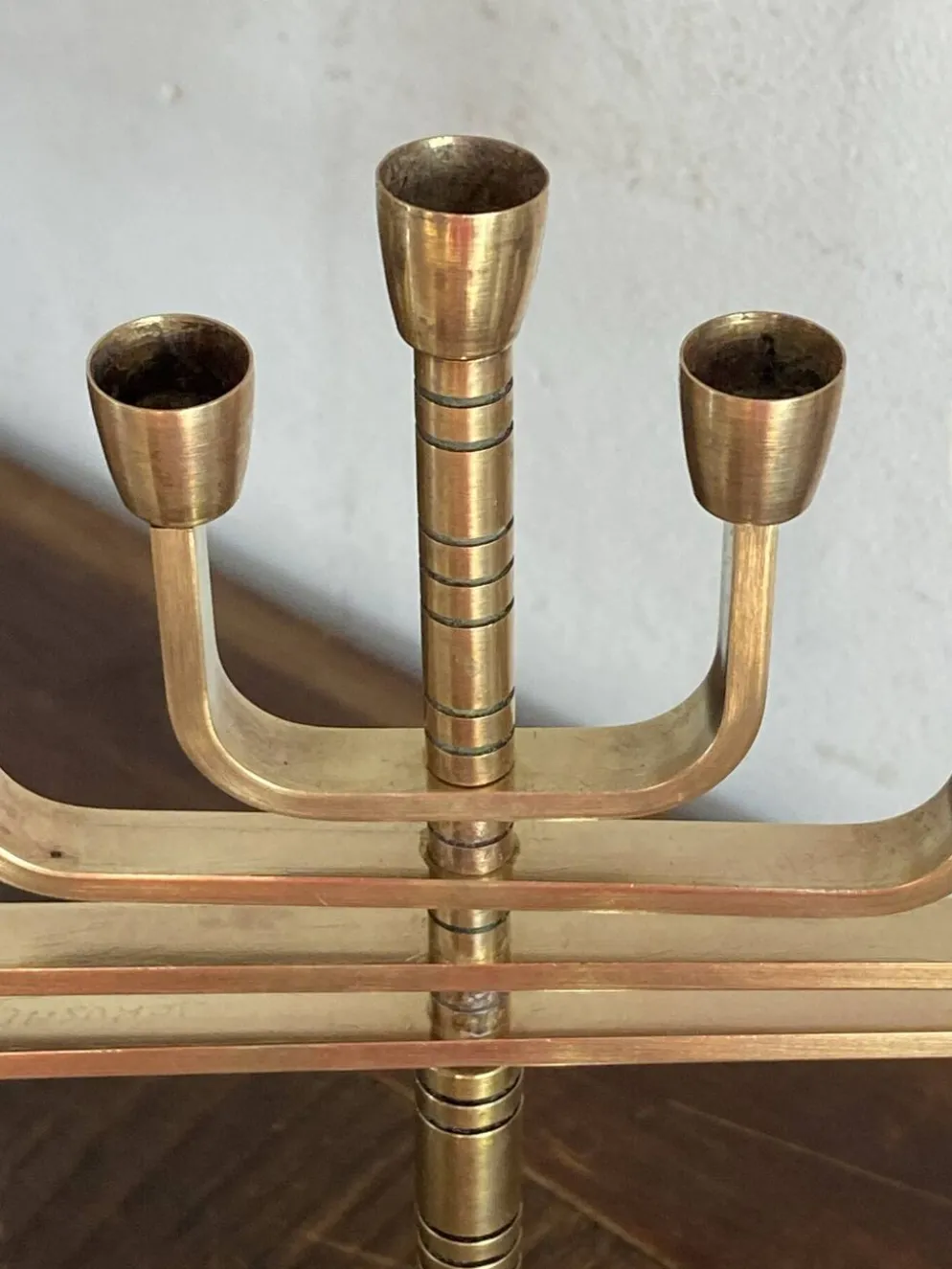 Menorah à neuf branches modulables en laiton
