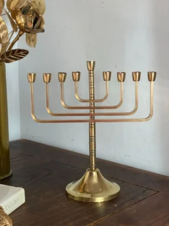 Menorah à neuf branches modulables en laiton