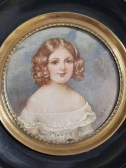 Miniature portrait de jeune femme romantique signée cadre bois 13 x 13 cm