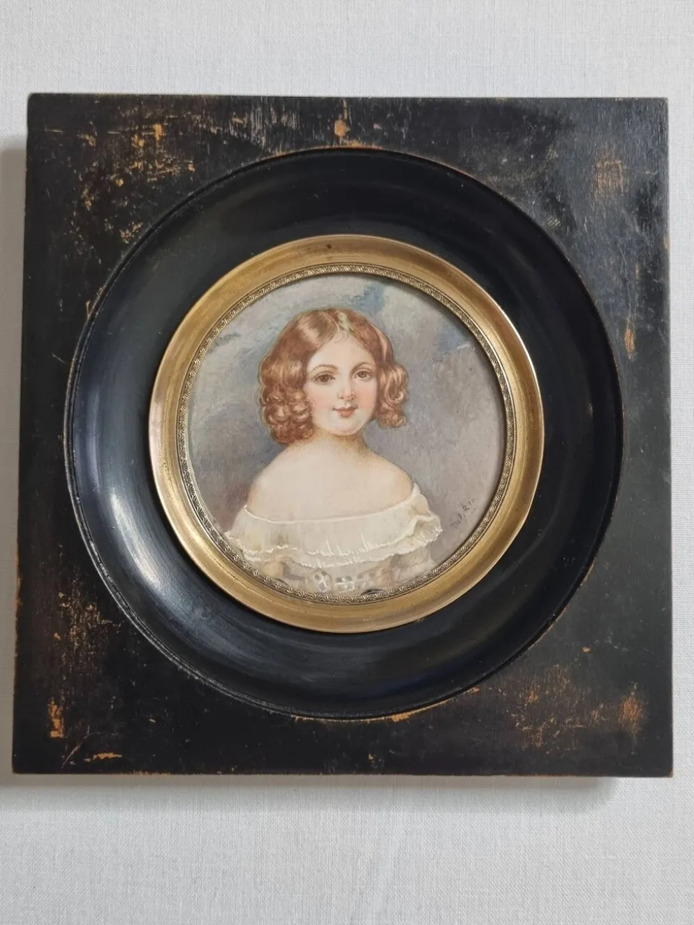 Miniature portrait de jeune femme romantique signée cadre bois 13 x 13 cm