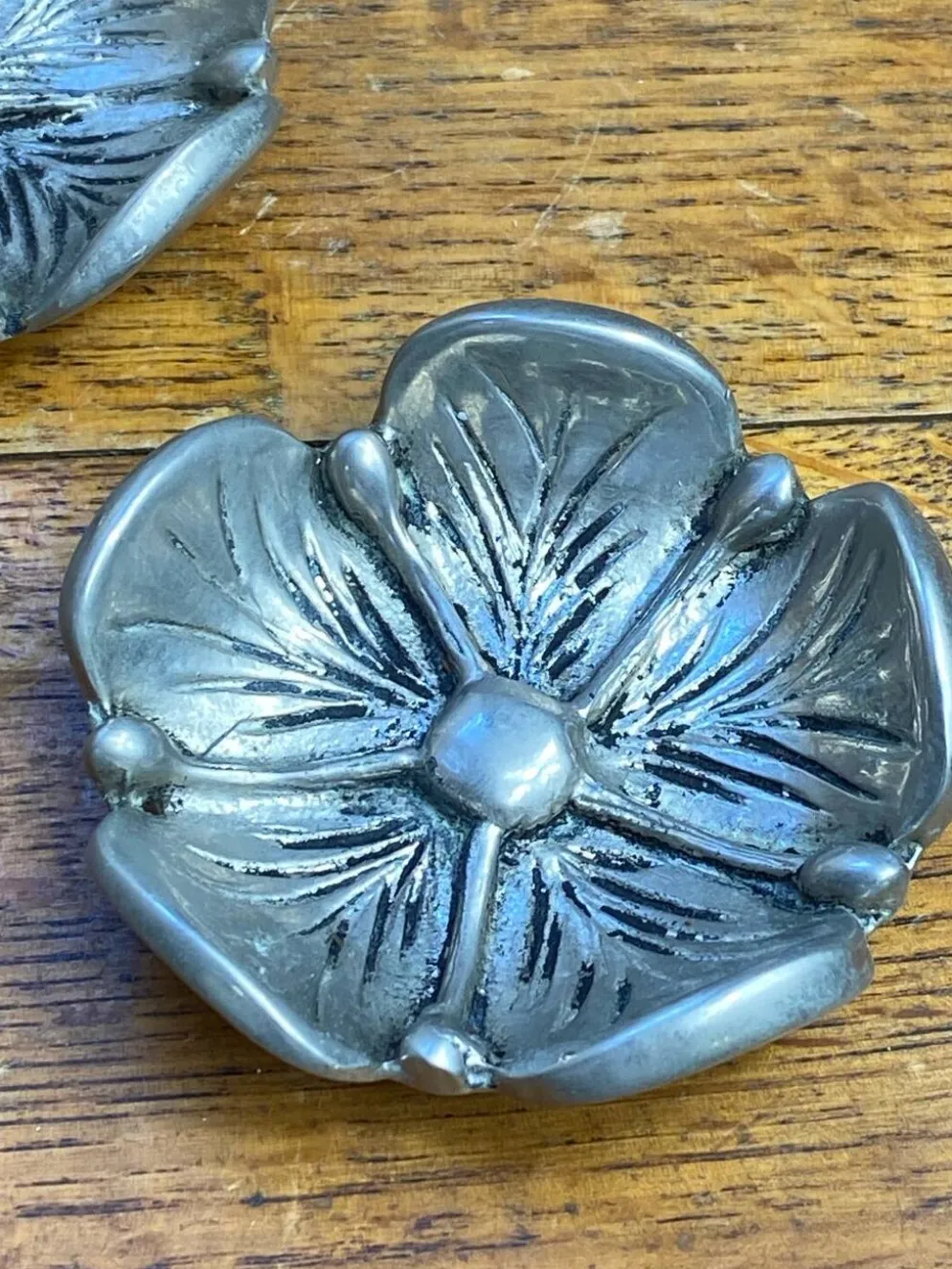 Mini cendriers lotus en metal argenté