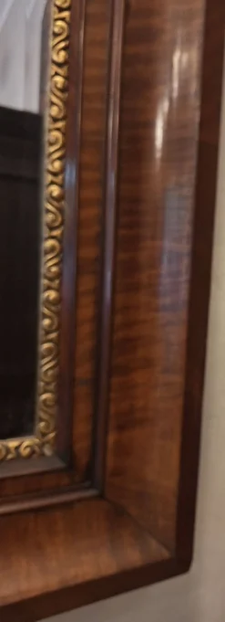 Miroir ancien à biseau dans un cadre en noyer, vers 1850
