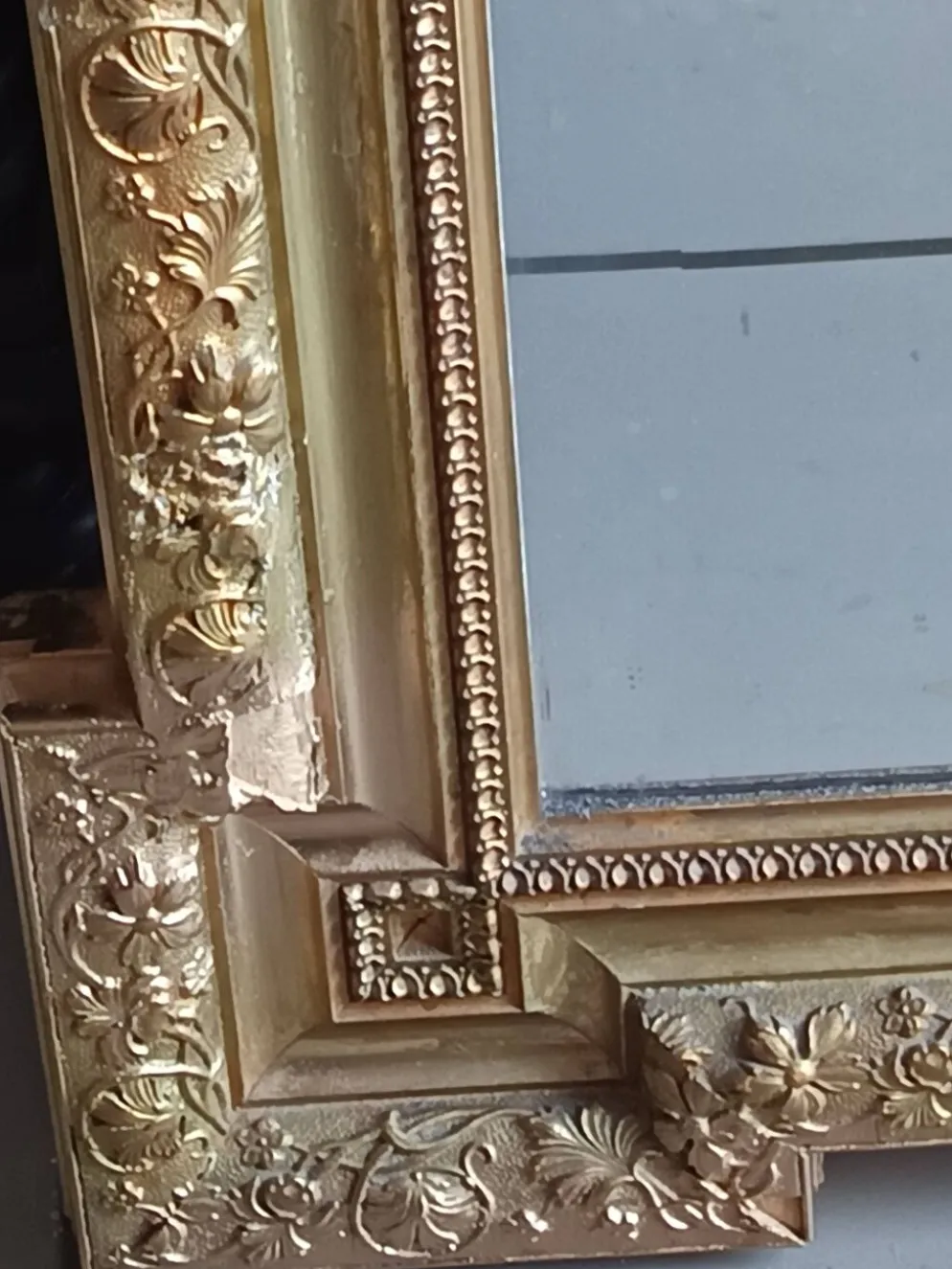 Miroir ancien bois et stuc doré néo Louis XVI