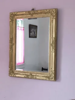 Miroir ancien doré richement sculpté