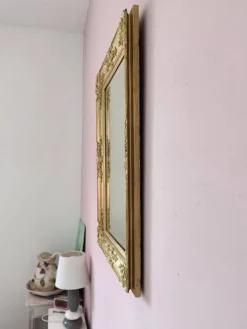 Miroir ancien doré richement sculpté