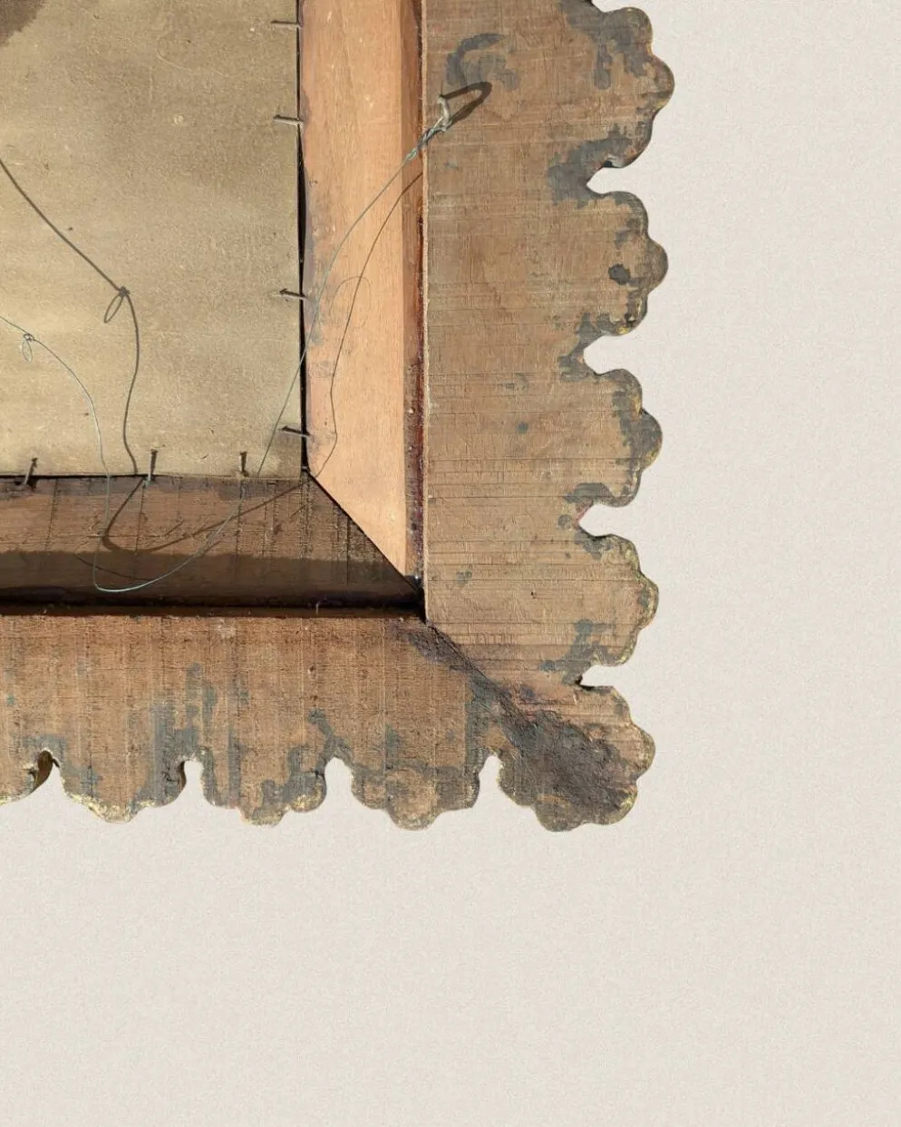 Miroir ancien en bois doré