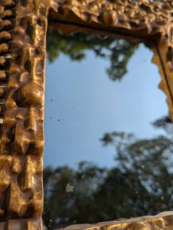 Miroir ancien en bois doré