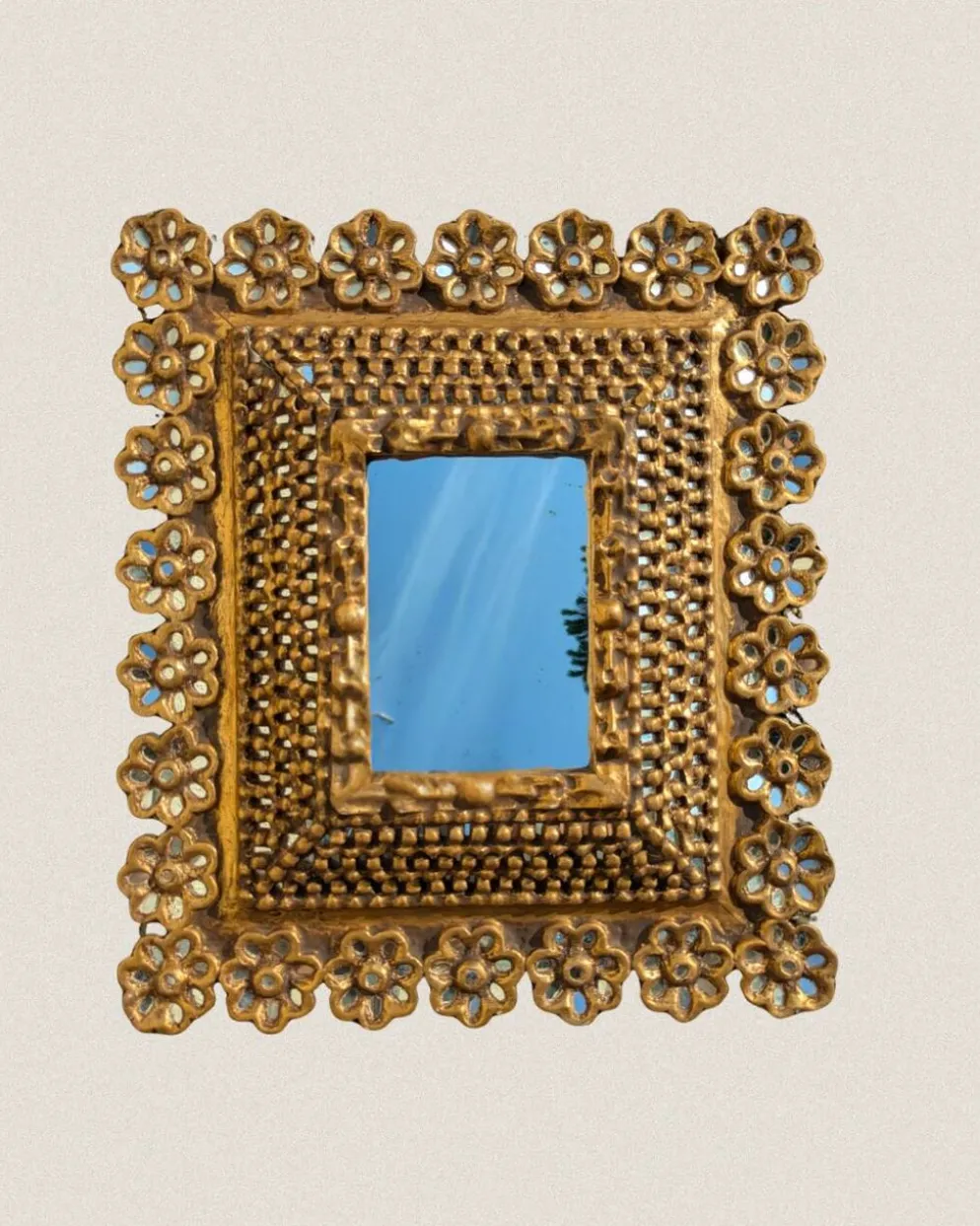 Miroir ancien en bois doré