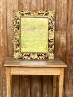 Miroir ancien en bois sculpté