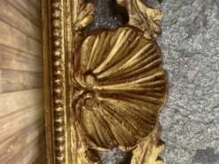 Miroir ancien en bois sculpté