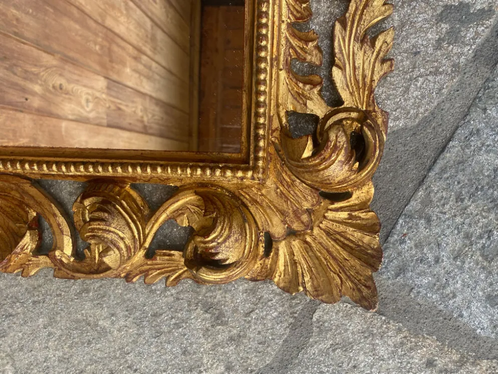 Miroir ancien en bois sculpté