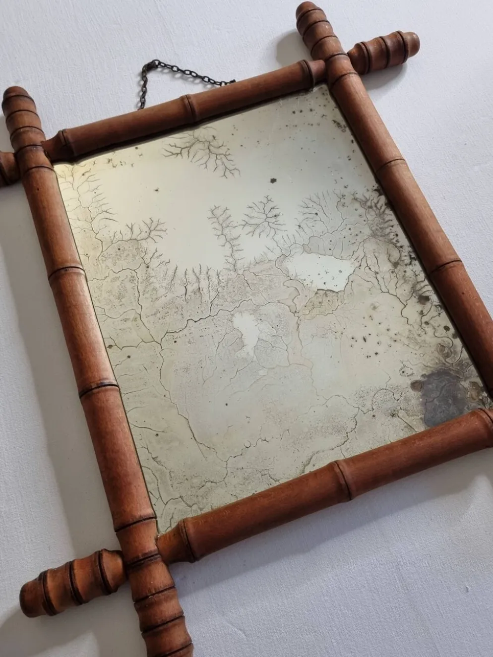 Miroir ancien en bois tourné à l'imitation du bambou, 43 x 49 cm