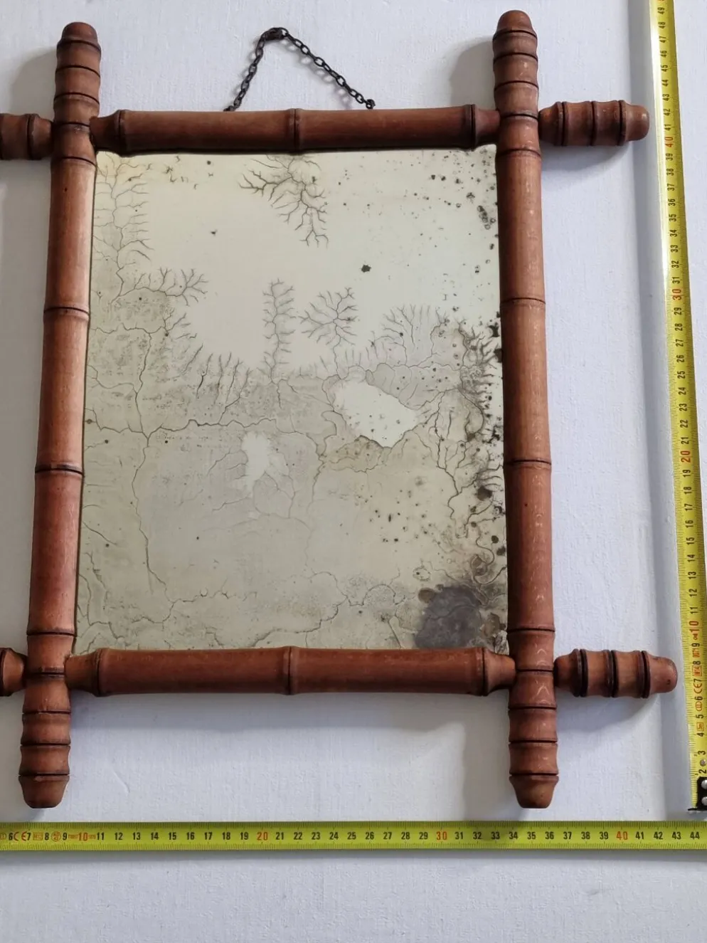 Miroir ancien en bois tourné à l'imitation du bambou, 43 x 49 cm