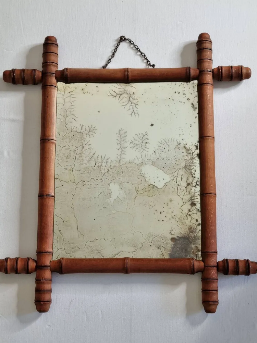 Miroir ancien en bois tourné à l'imitation du bambou, 43 x 49 cm