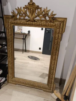 Miroir ancien style Napoléon III à fronton aux lauriers