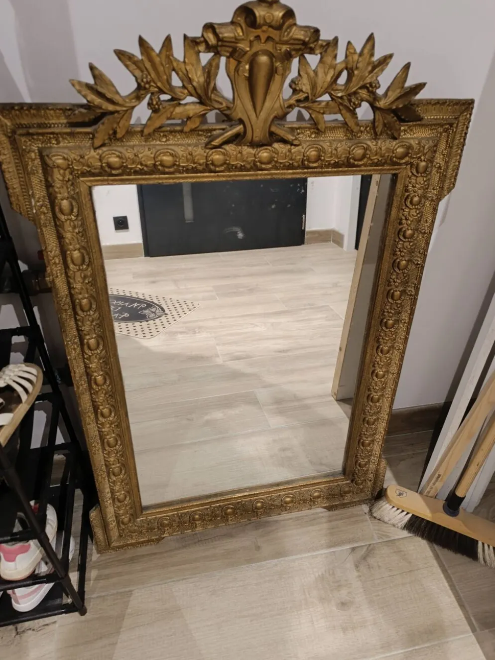 Miroir ancien style Napoléon III à fronton aux lauriers