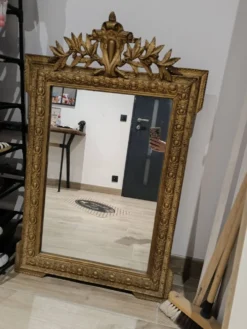 Miroir ancien style Napoléon III à fronton aux lauriers