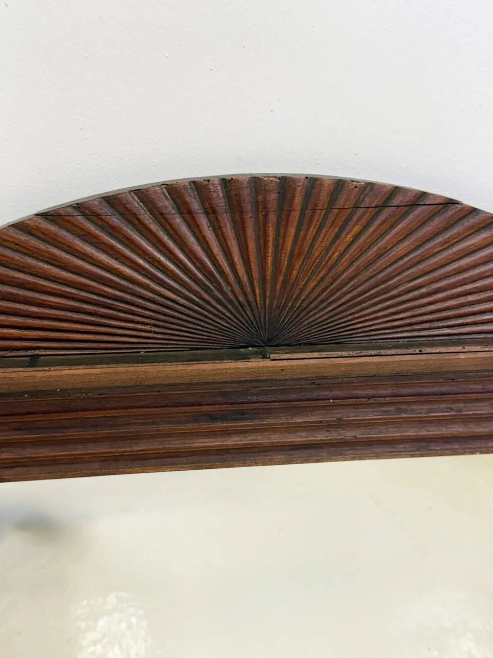 Miroir art déco en bois sculpté, 1930s
