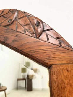 Miroir art déco en chêne motif sculpté