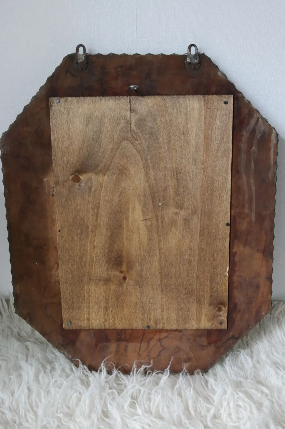 Miroir artisanal biseauté en cuivre repoussé ancien - 54x45cm