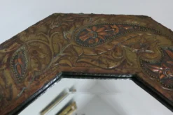 Miroir artisanal biseauté en cuivre repoussé ancien - 54x45cm